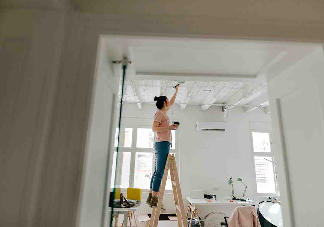 Comment peindre un plafond sans laisser de traces ?